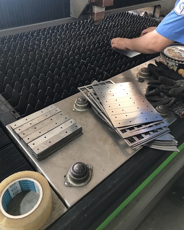 cắt laser kim loại