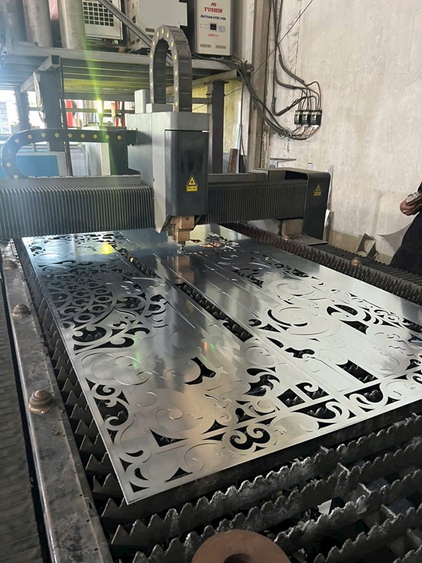 cắt laser kim loại